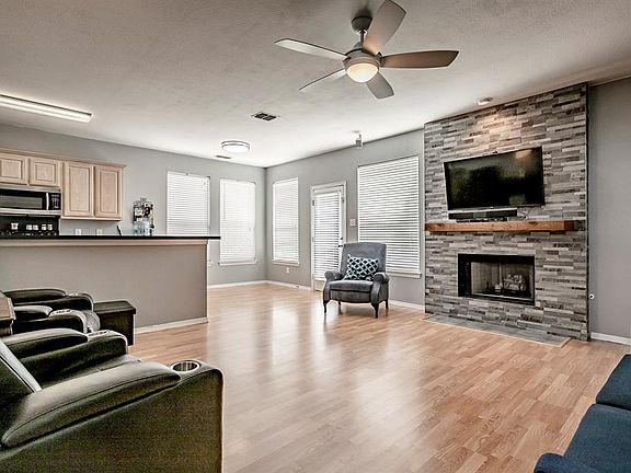4th image of 1410 Stone Canyon Way