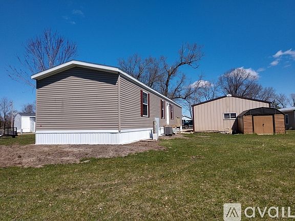 3rd image of 26050 Minaret Ave
