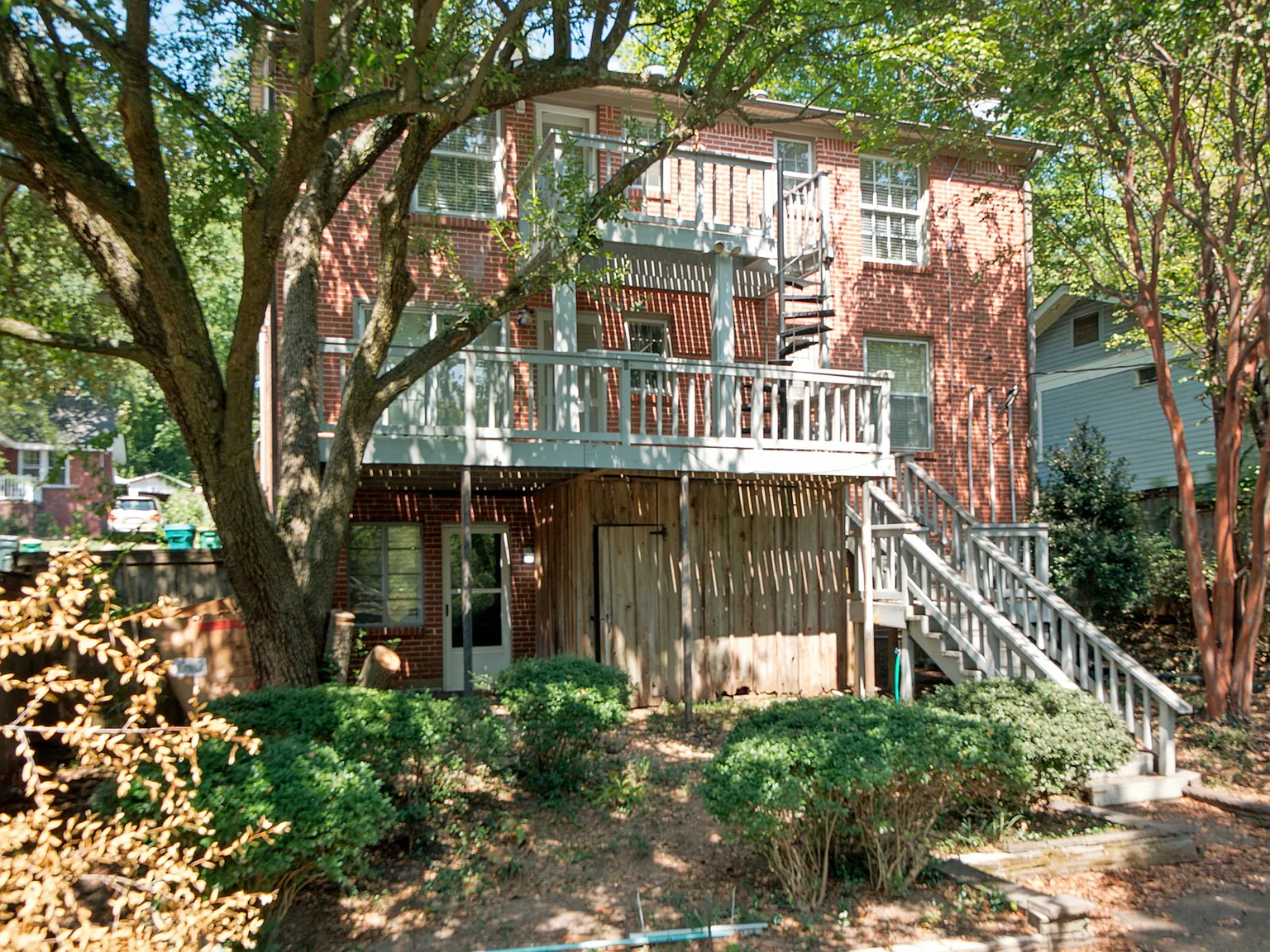 Adorable 2-Bedroom, 1-Bathroom Duplex Home — Photo 4