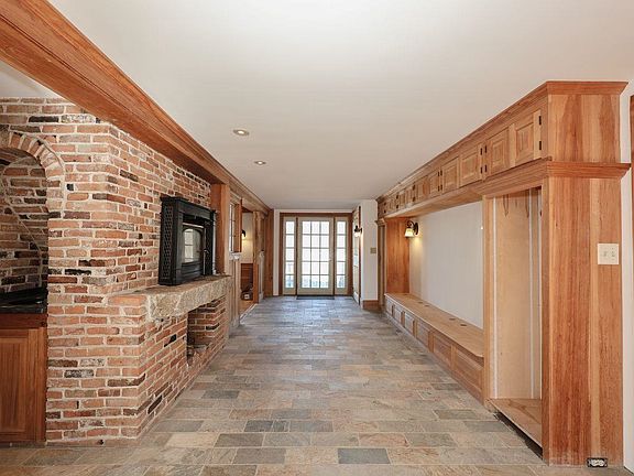 5th image of 1 Cemetery Road