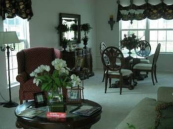 5th image of 212 Chippingwoods Cir