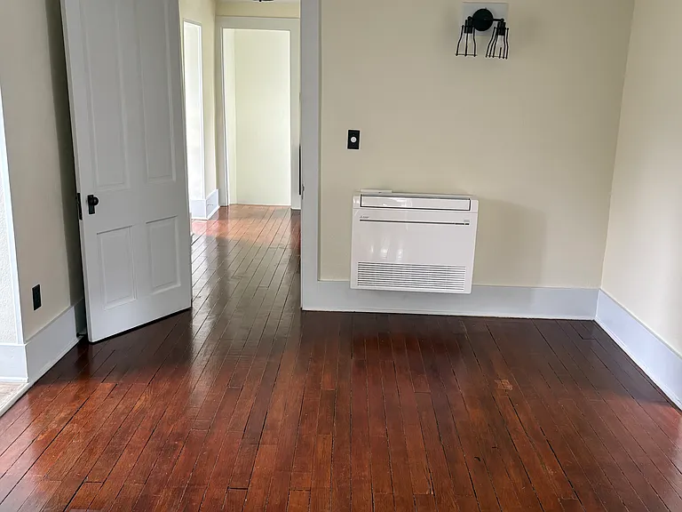 906 Main St — Photo 10