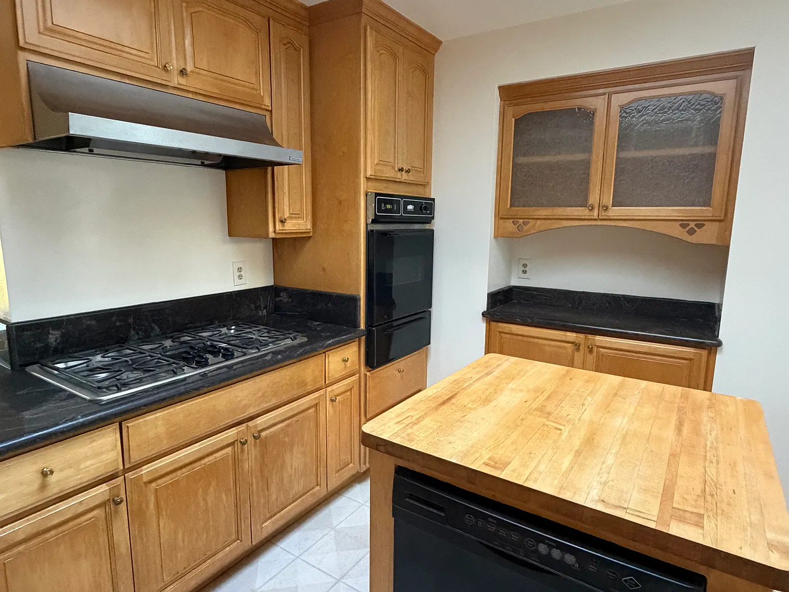 3 bed, 1500 sqft, $3,500 — Photo 2