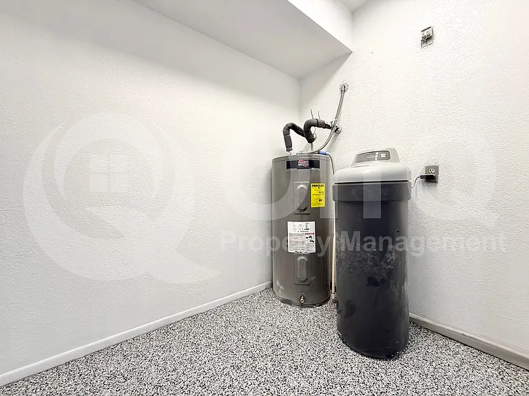 967 W La Jolla Dr — Photo 24
