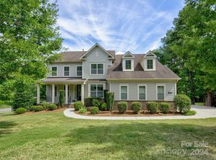 2424 Island Lake Dr, Charlotte, NC 28214