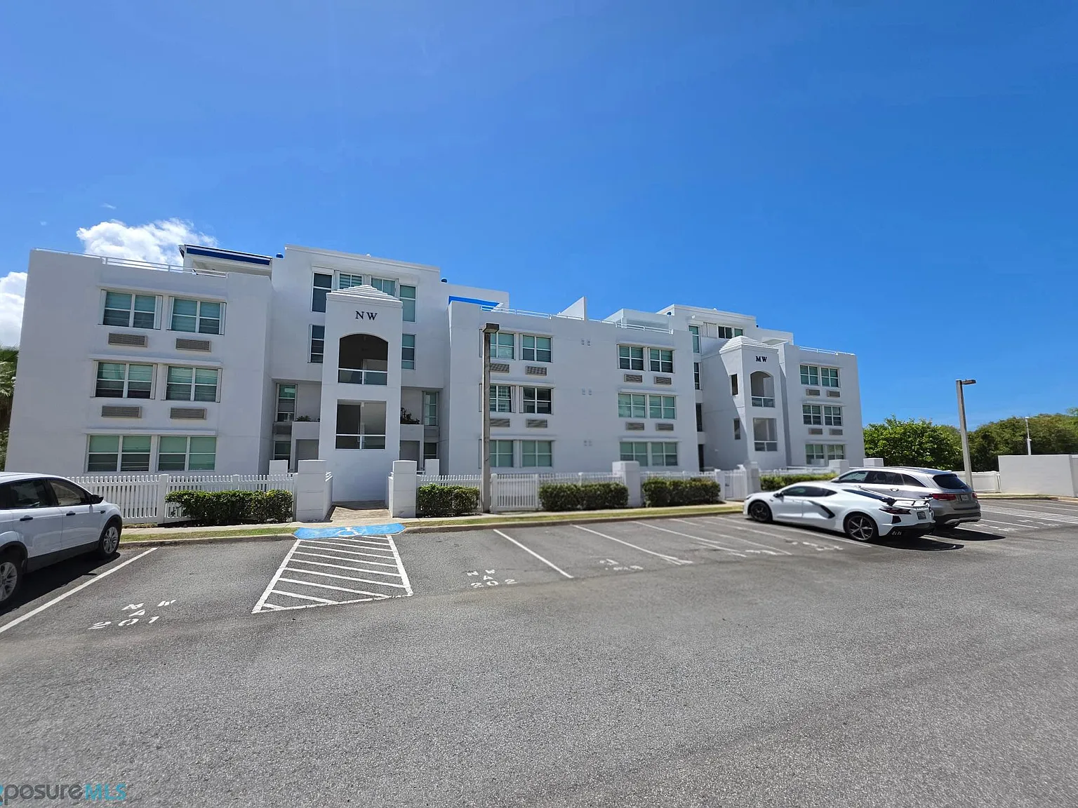 3 bed, 2.0 bath, 1200 sqft, $1,750 — Photo 3