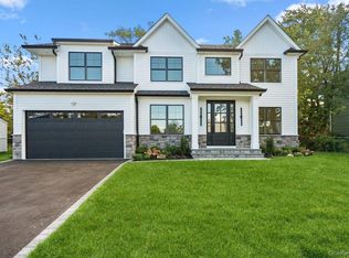 32 Jerold St, Plainview, NY 11803