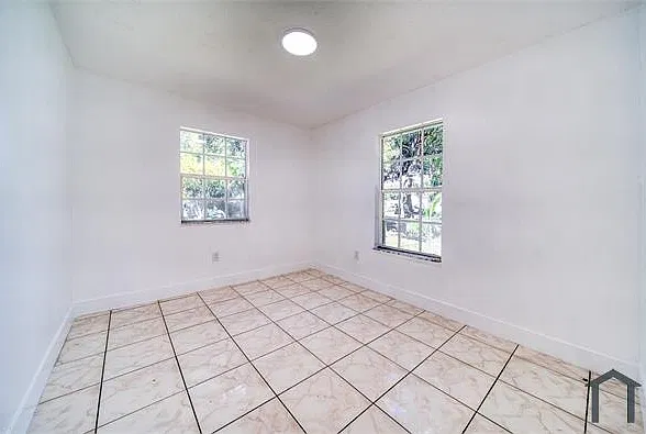 2 bed, 1000 sqft, $2,300 — Photo 2