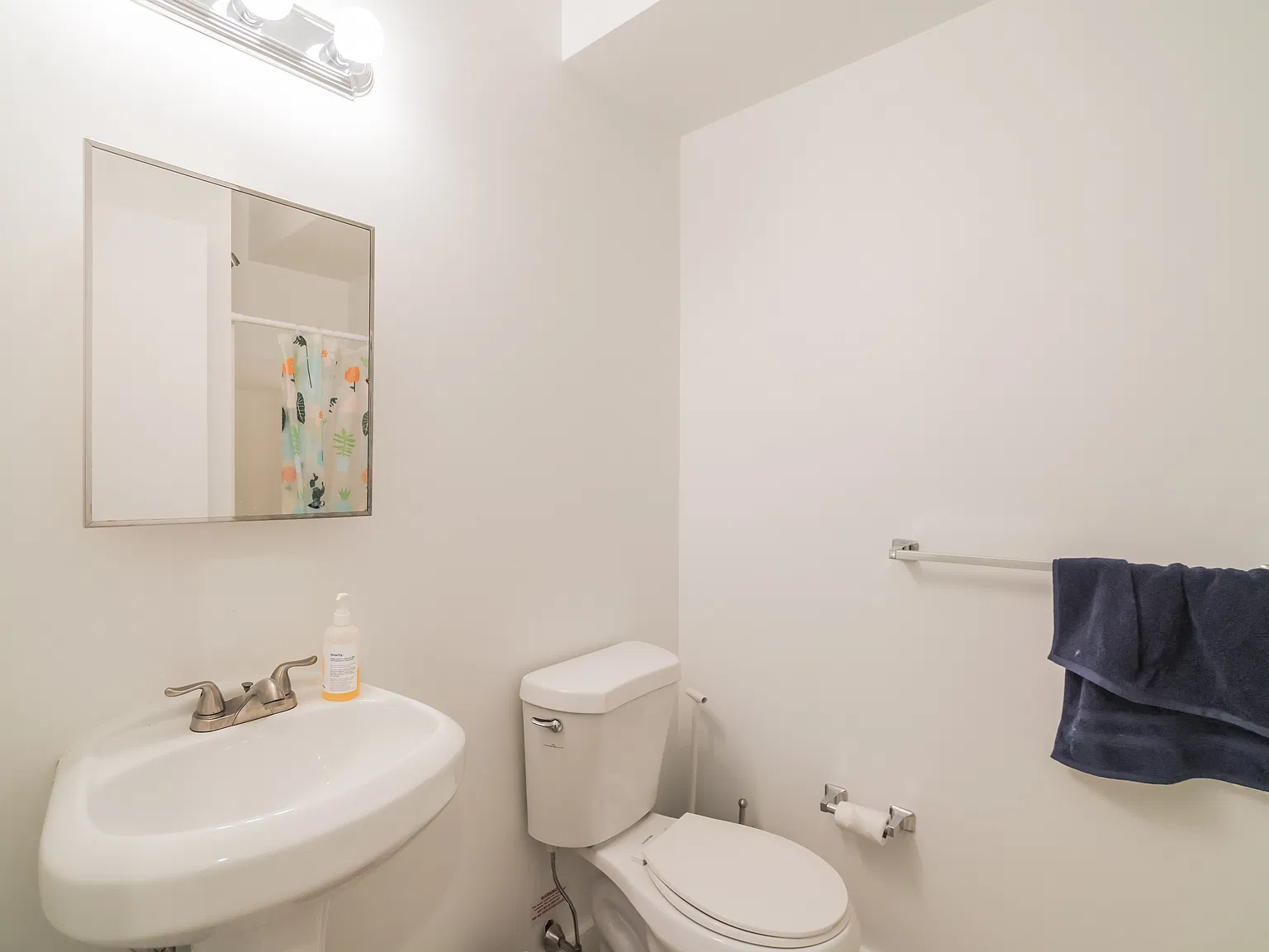 3 bed, $2,130 — Photo 4