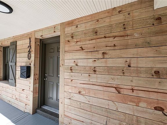 3rd image of 120 N Askew Ave