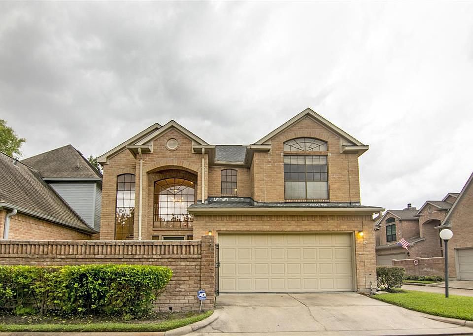 1st image of 6985 Oakwood Place Ct E
