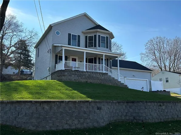 15 Arrowhead Drive, Ledyard, CT 06339