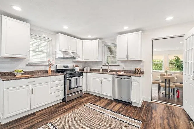 4 bed, $4,500 — Photo 1