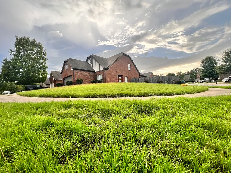 2800 Oxmoor Glen Dr — Photo 1