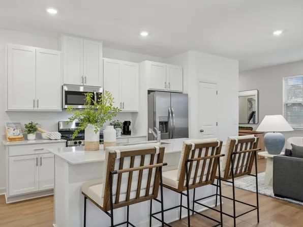 11011 203rd St W, Lakeville, MN 55044