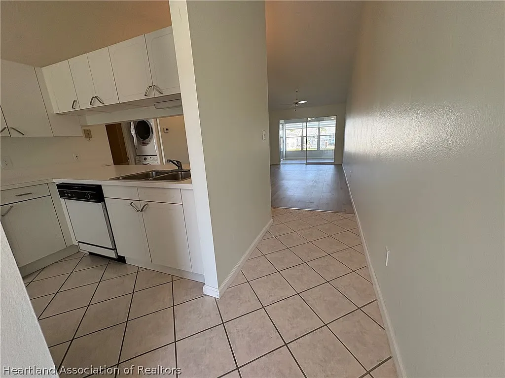 2 bed, 2.0 bath, 1016 sqft, $1,375 — Photo 3