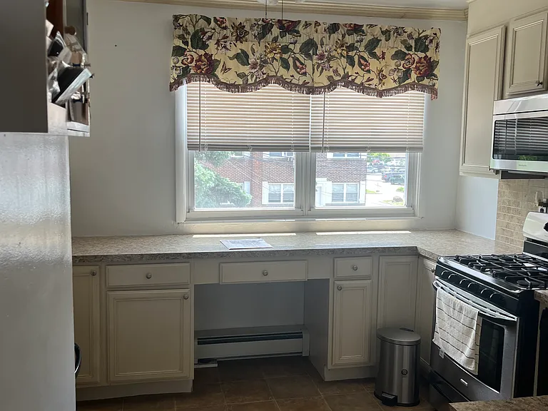 83 Dongan Ave #2 — Photo 4