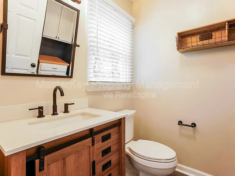 220 W Elm Ave — Photo 15