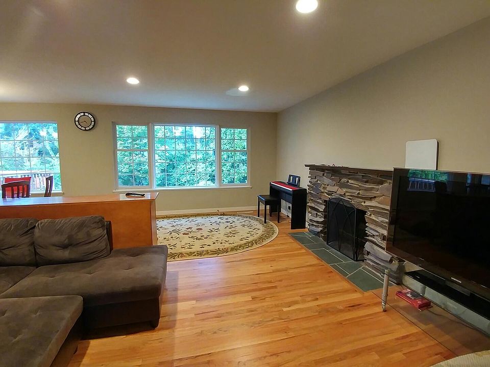 1st image of 12216 SE 42nd St