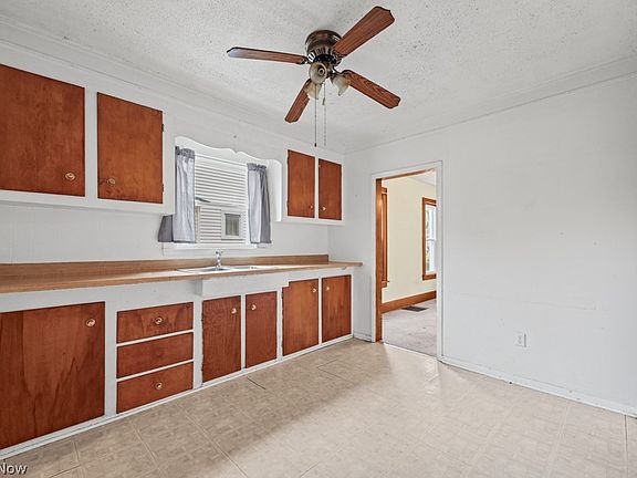 3rd image of 247 W Summit St