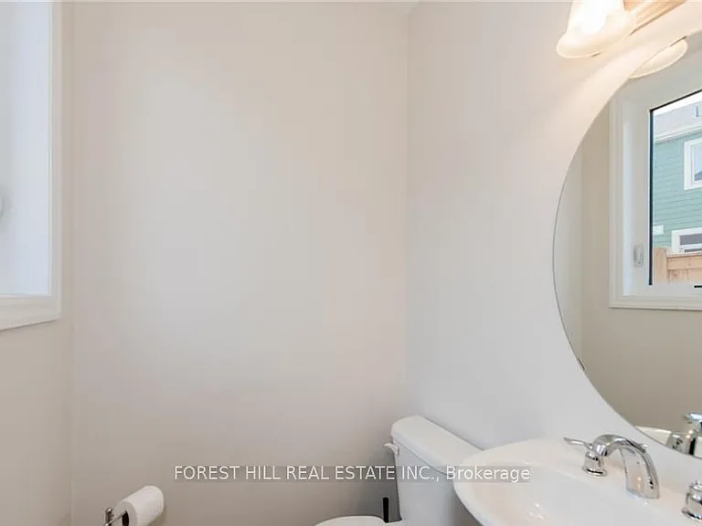 70 Hanson Cres — Photo 13