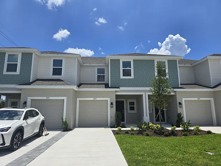 2073 Hallier Cv — Photo 2