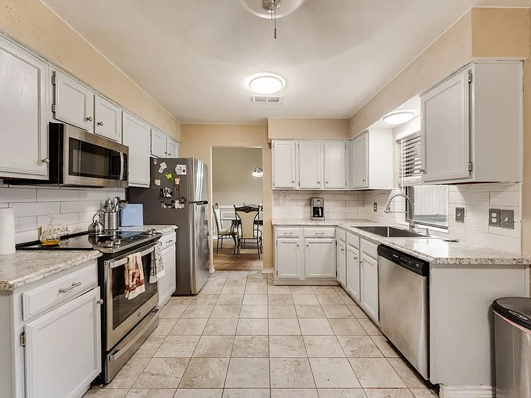 1022 Melissa Ln — Photo 10