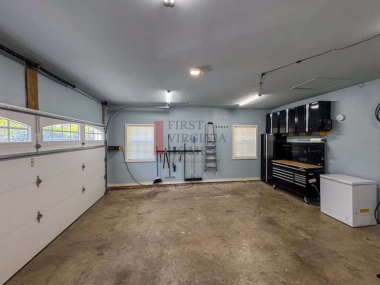 202 Blackthorn Ln — Photo 25
