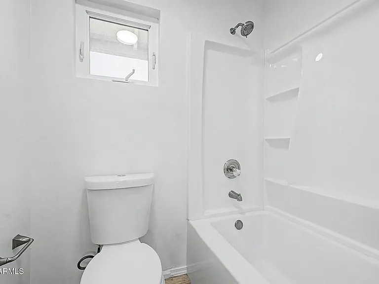 7637 W North Ln — Photo 21