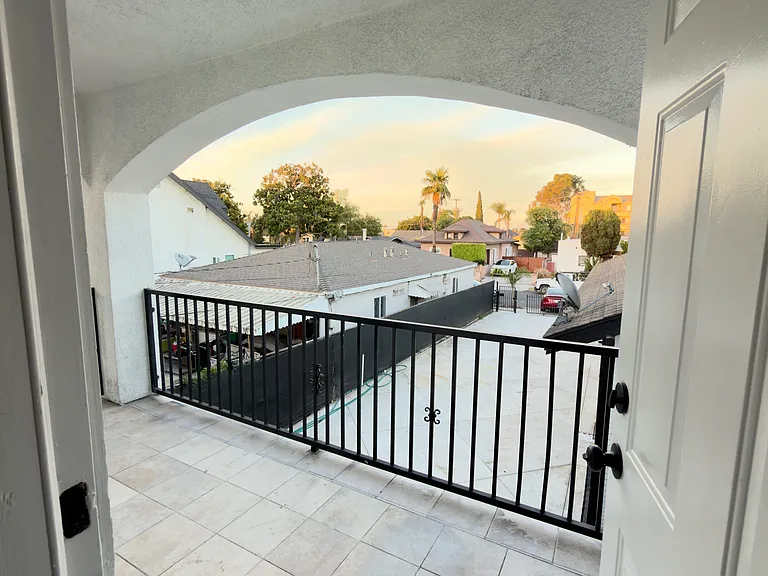 737 Washington Ln — Photo 23