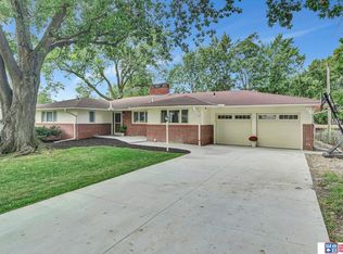 1425 Ridgeway Rd, Lincoln, NE 68506