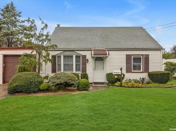121 Cleveland Avenue, Massapequa, NY 11758