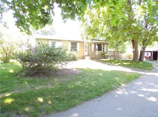 13 Cove St, Old Saybrook, CT 06475