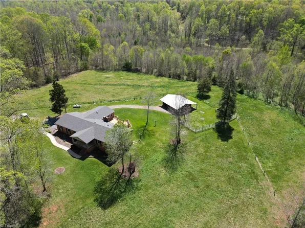 541 Lake Lemar Rd, Reidsville, NC 27320
