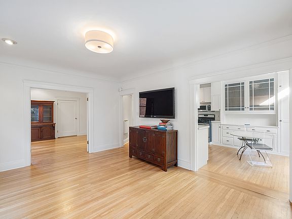 3rd image of 1375 Green St #3