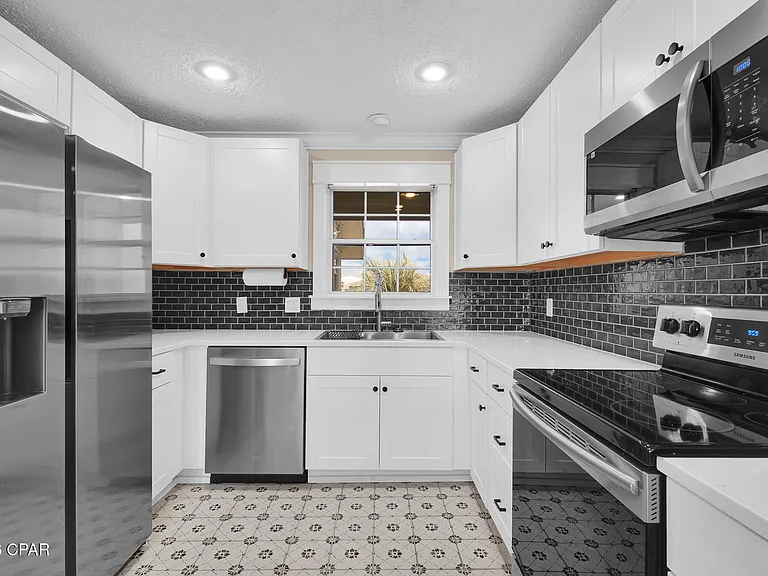 1365 Capri Dr — Photo 20