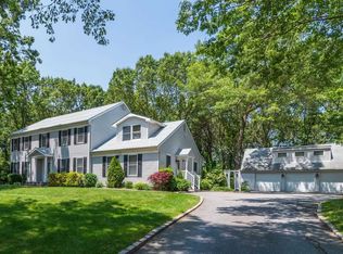 5 Northside Cir, Smithtown, NY 11787