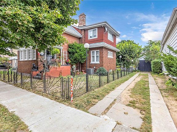 2nd image of 113 Sydenham St