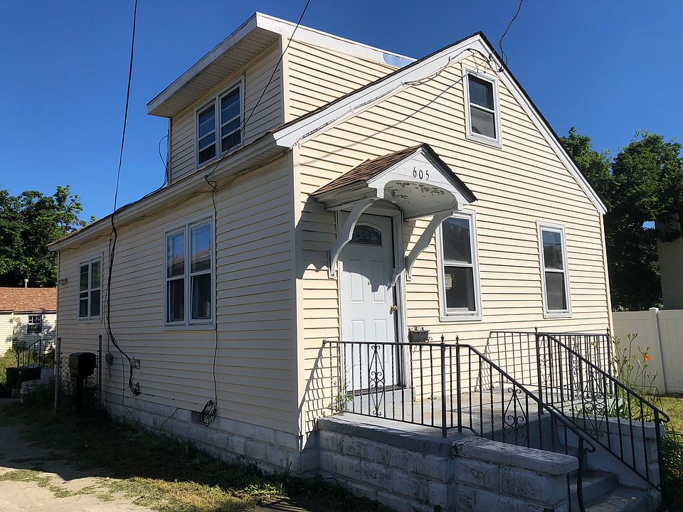 2nd image of 605 Linden Ave