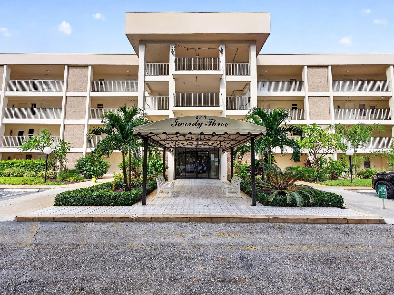 1 bed, 1.5 bath, 900 sqft, $1,950 — Photo 4