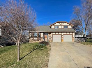 2812 Nottingham Dr, Bellevue, NE 68123