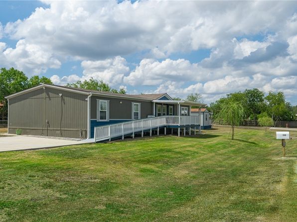 130 Hawkins Dr, Mathis, TX 78368