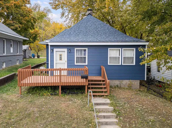 158 5th St, Silvis, IL 61282