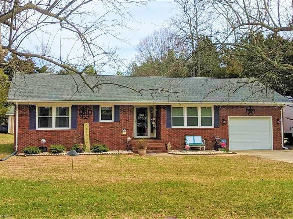 1st image of 228 Fairway Dr