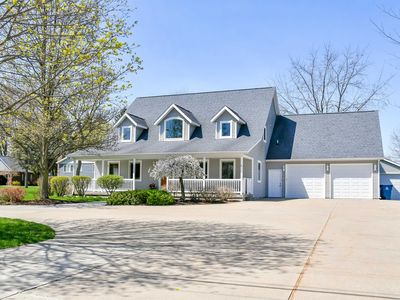 1251 N Pine Rd, Essexville, MI, 48732
