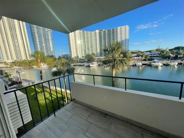 220 Kings Point Dr, Sunny Isles Beach, FL