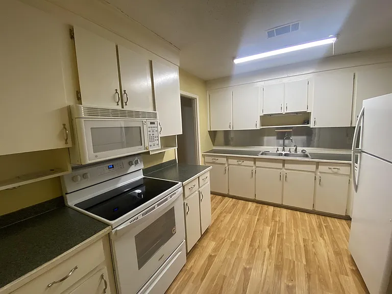 438 Alabama Ave — Photo 13