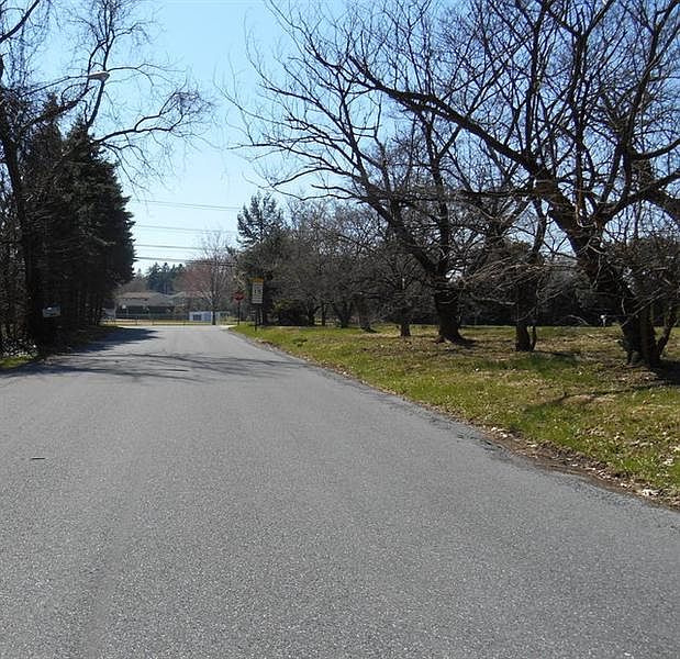 2nd image of 1521 Stones Crossing Rd