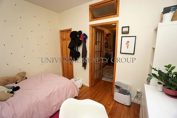 Rented by Universal Realty Group | media 2