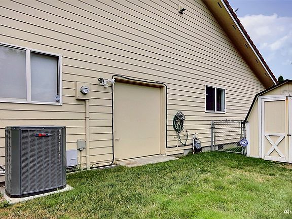 2nd image of 4926 Oakmont Pl SE